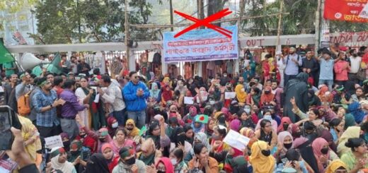 শিক্ষার্থীদের লেখাপড়া বন্ধ, শিক্ষকদের লাগাতার কর্মবিরতে