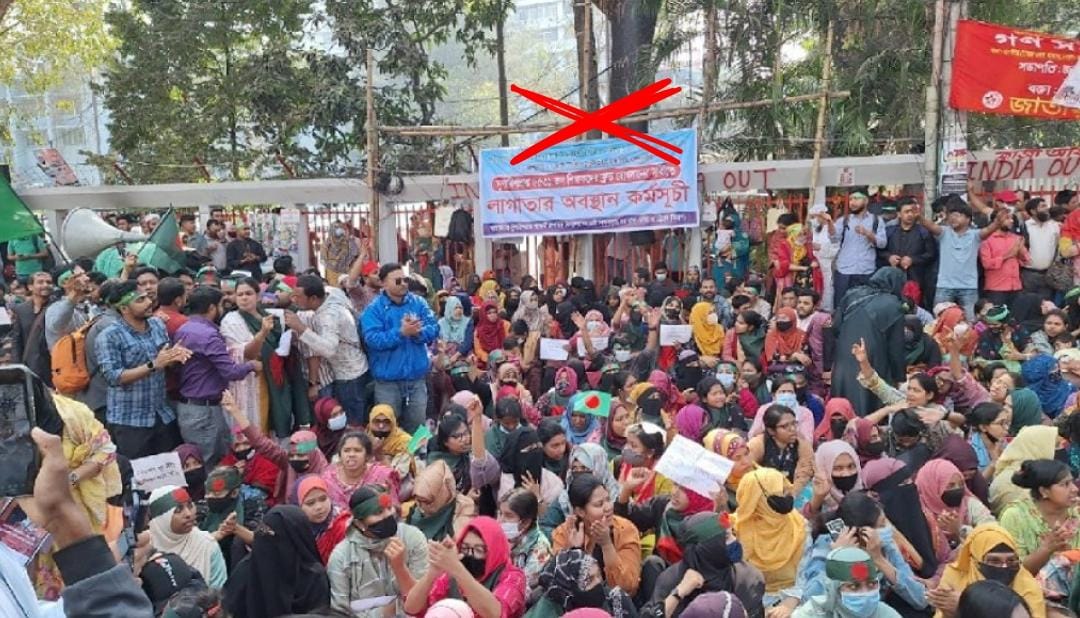 শিক্ষার্থীদের লেখাপড়া বন্ধ, শিক্ষকদের লাগাতার কর্মবিরতে